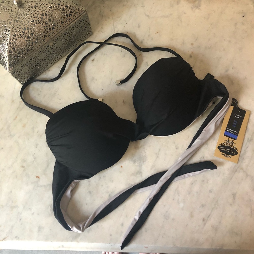 A-Ché Bikini Top NWT